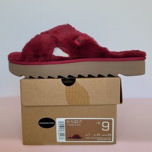 KOOLABURRA BY UGG Women’s Fuzz-It Faux-Fur Slipper Sandals-Berry color. Size 9M⭐